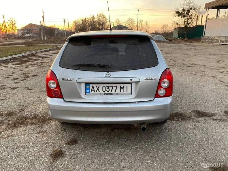 Mazda 323 2002