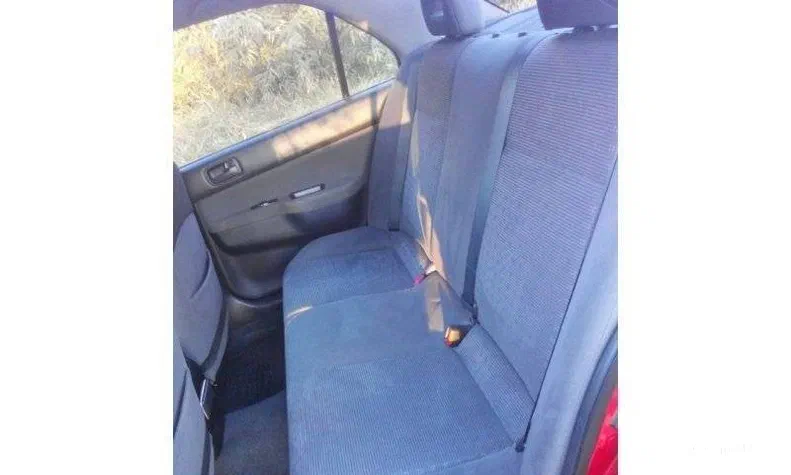 Mitsubishi Lancer 2004 - 3