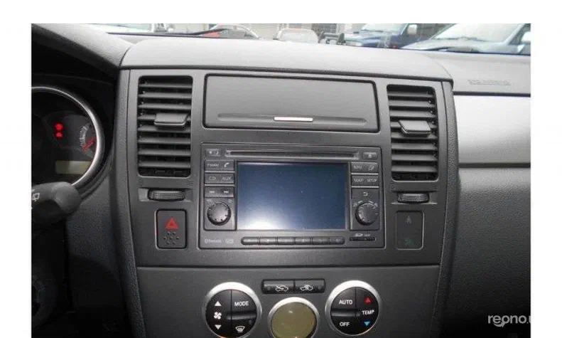 Nissan Tiida 2011 - 3