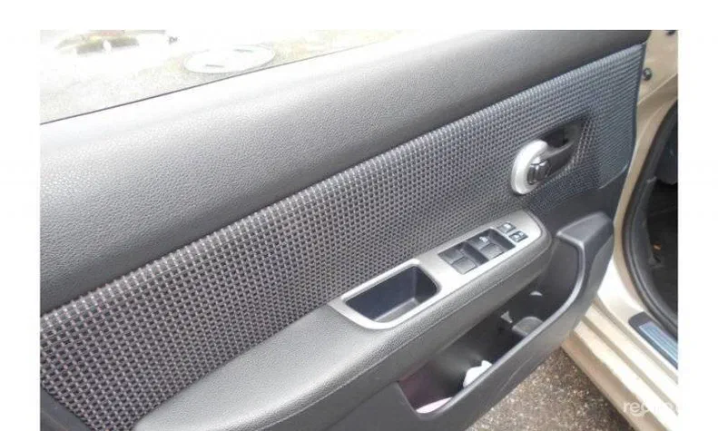 Nissan Tiida 2011 - 4