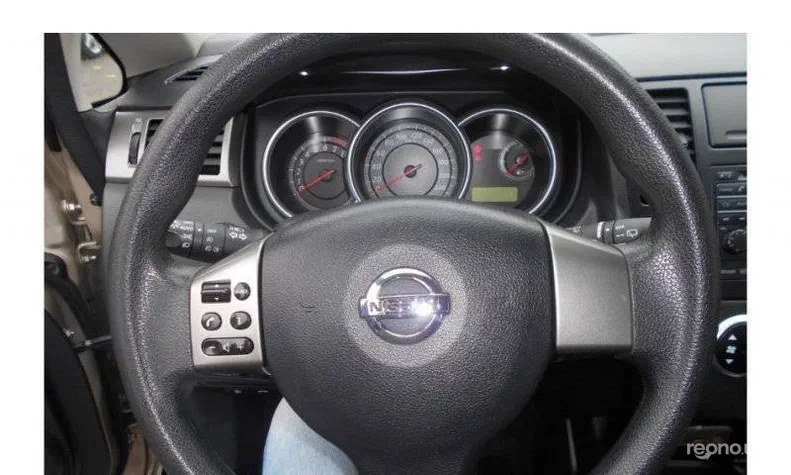 Nissan Tiida 2011 - 2