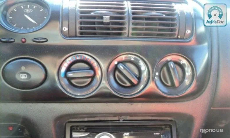 Ford Escort 1995 - 8