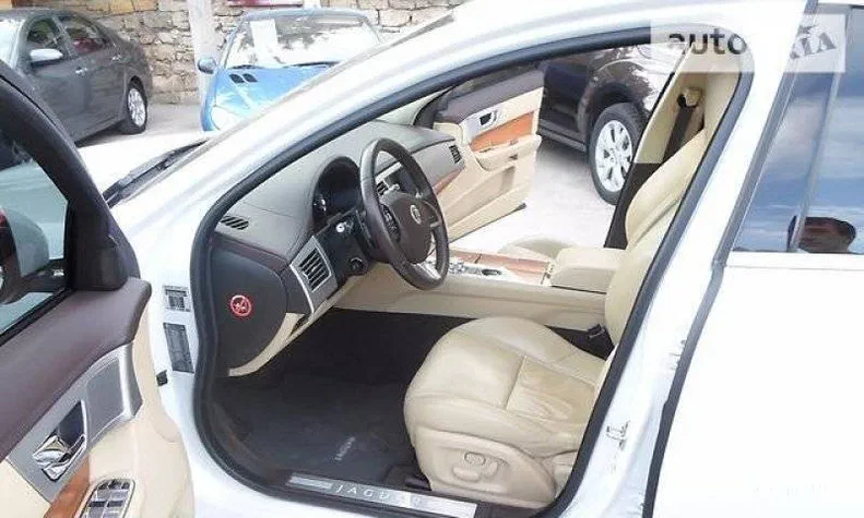 Jaguar XF 2012 - 6
