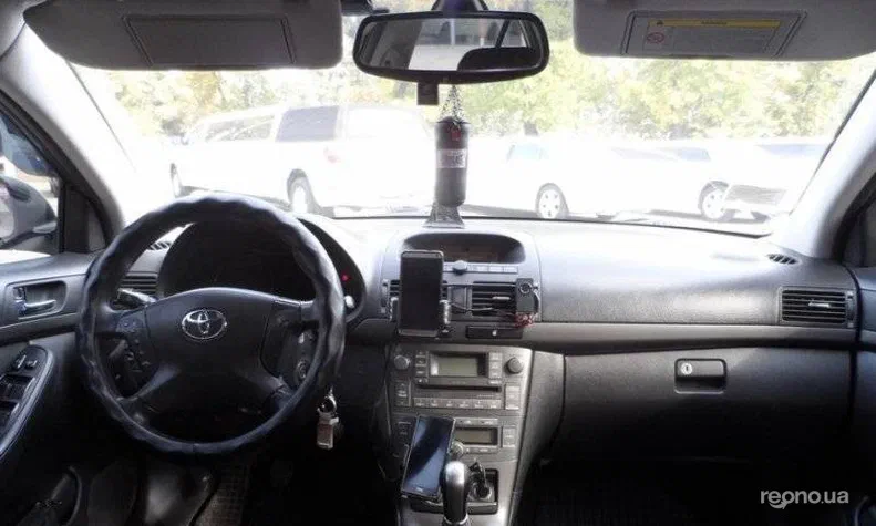Toyota Avensis 2004 - 12