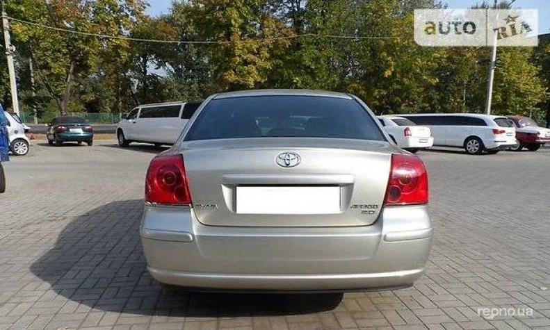 Toyota Avensis 2004 - 4