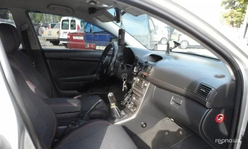 Toyota Avensis 2004 - 13