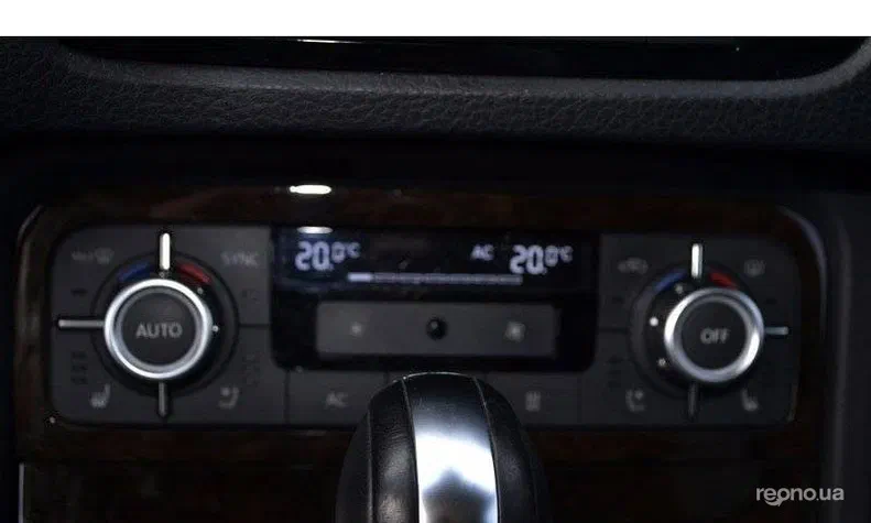 Volkswagen Touareg 2012 - 26