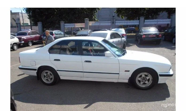 BMW 5 серія 1989 - 8