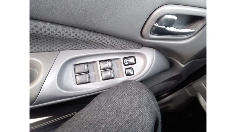 Nissan Almera 2003 - 5