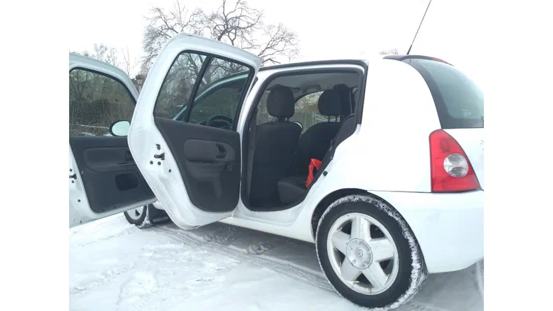 Renault Clio 2011 - 11