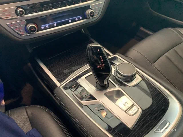 BMW 7 серии 2018