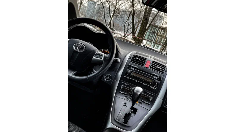 Toyota Auris 2012 - 11