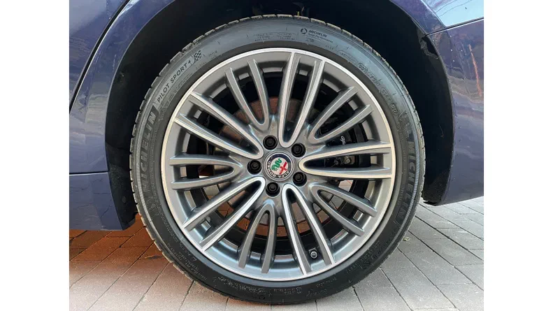 Alfa Romeo Giulia 2017 - 16