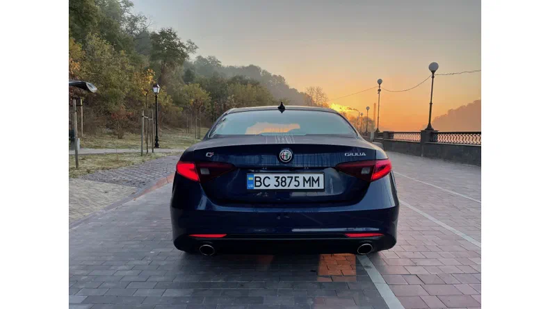 Alfa Romeo Giulia 2017 - 12