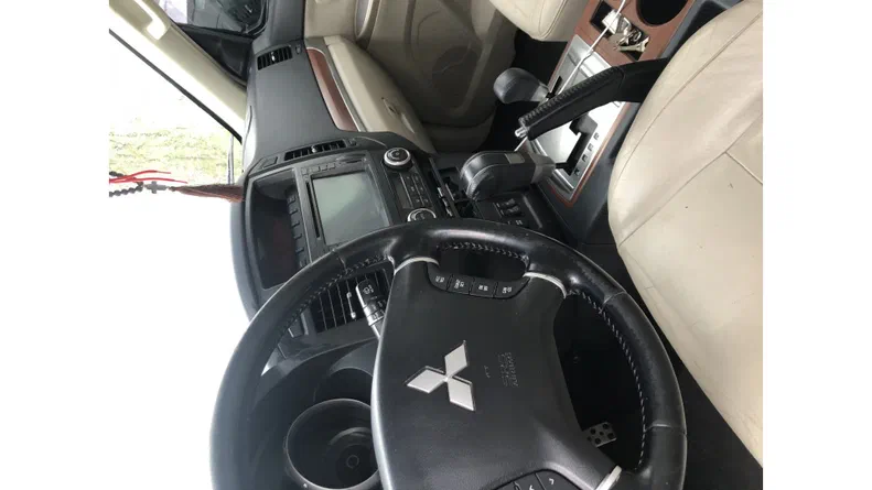 Mitsubishi Pajero 2009 - 14