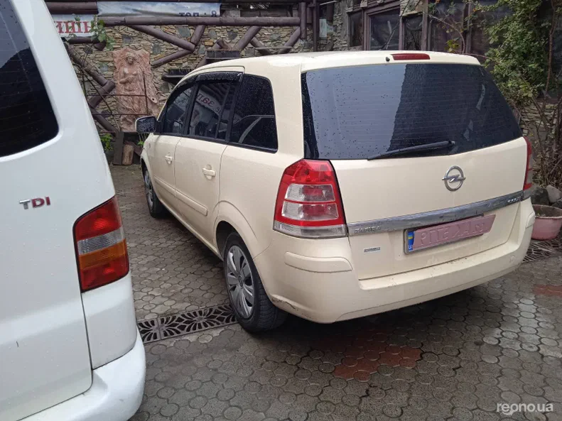 Opel Zafira 2013 - 17