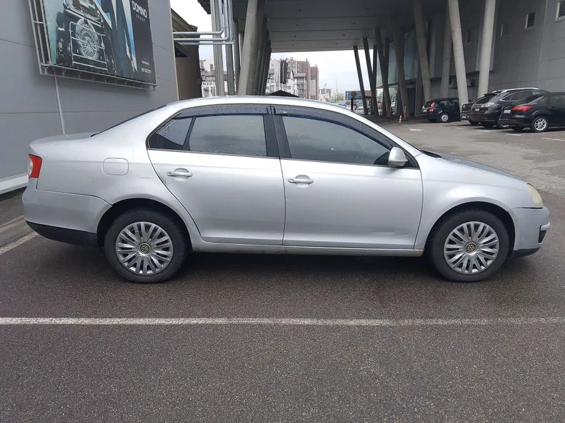 Volkswagen Jetta 2006 - 8