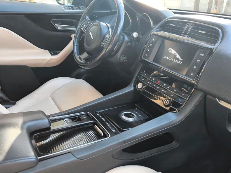 Jaguar F-Pace 2018 - 6