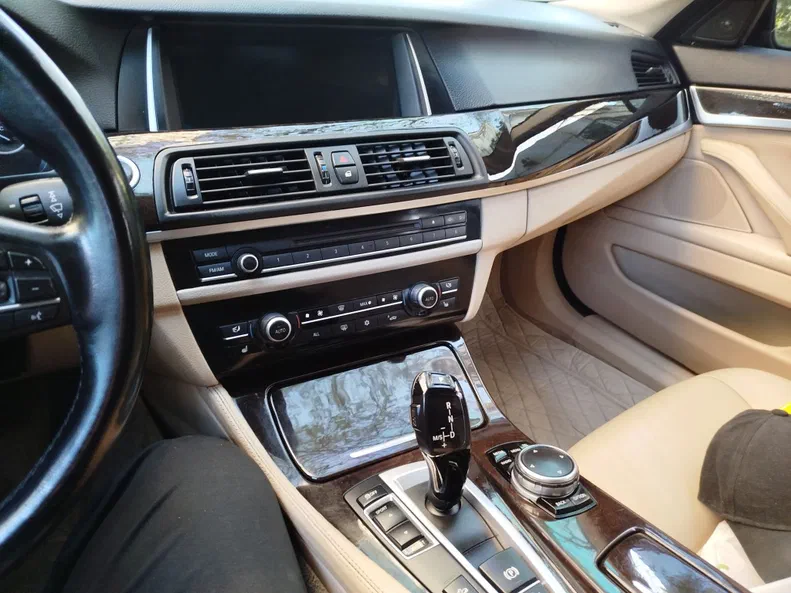 BMW 5 серія 2010 - 7