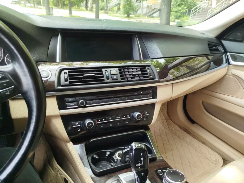 BMW 5 серія 2010 - 6