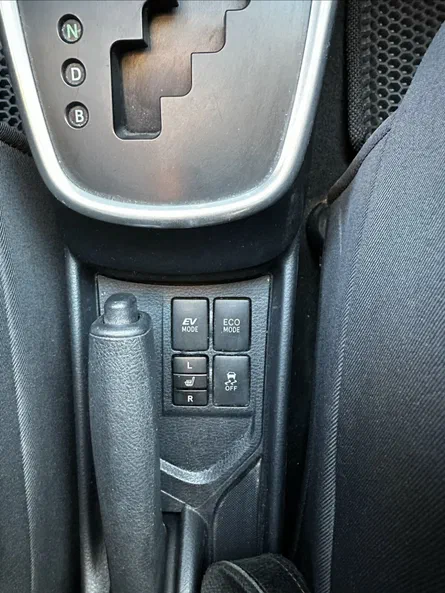 Toyota Yaris 2015 - 11