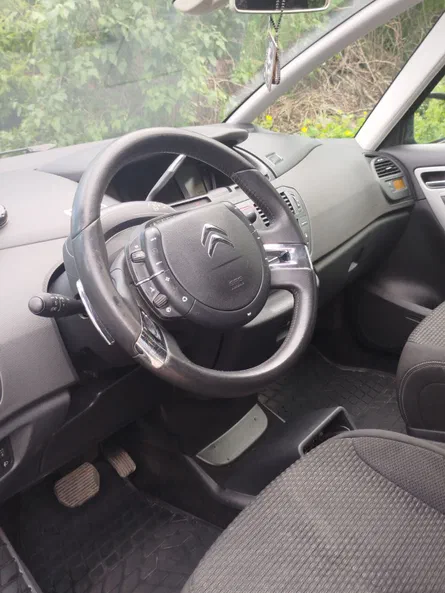 Citroen C4 Picasso 2011 - 4