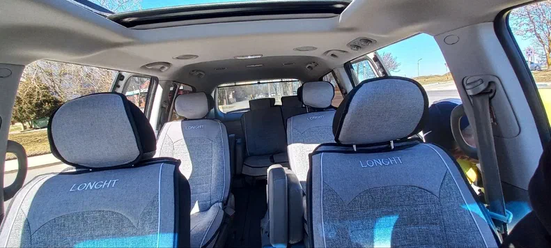 Kia Carnival 2011 - 11