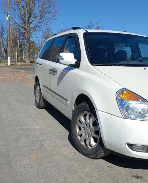 Kia Carnival 2011 - 2