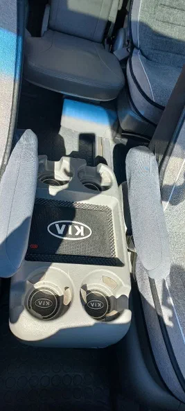 Kia Carnival 2011 - 12