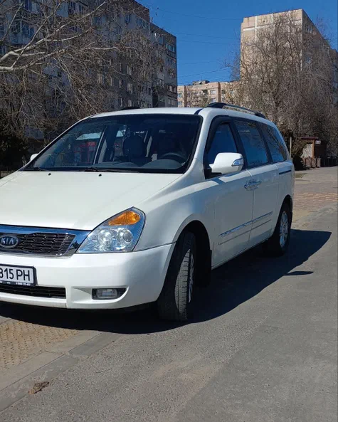 Kia Carnival 2011 - 1