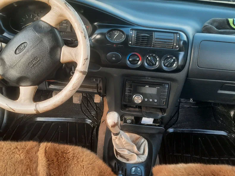 Ford Escort 1995 - 3