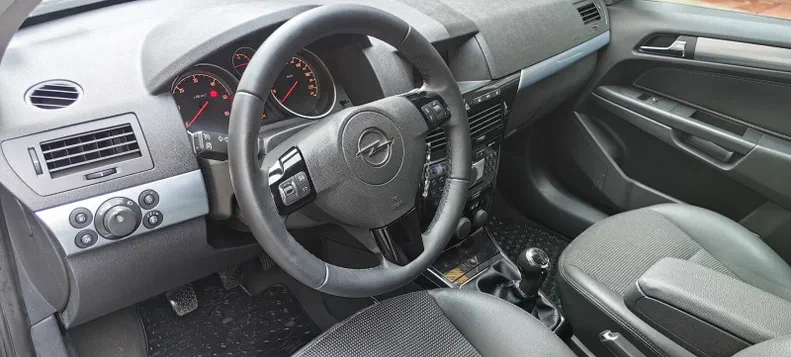 Opel Astra 2008 - 11