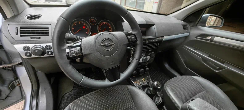 Opel Astra 2008 - 12