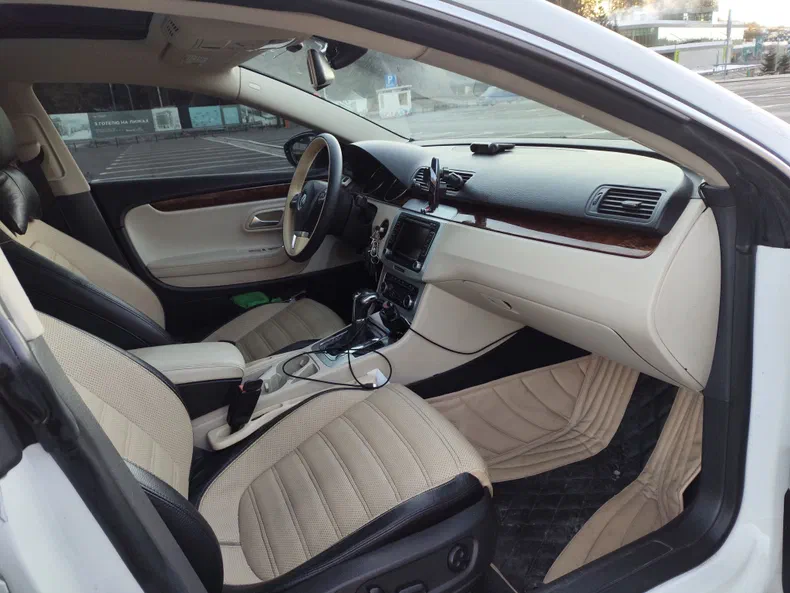 Volkswagen Passat CC 2010 - 6