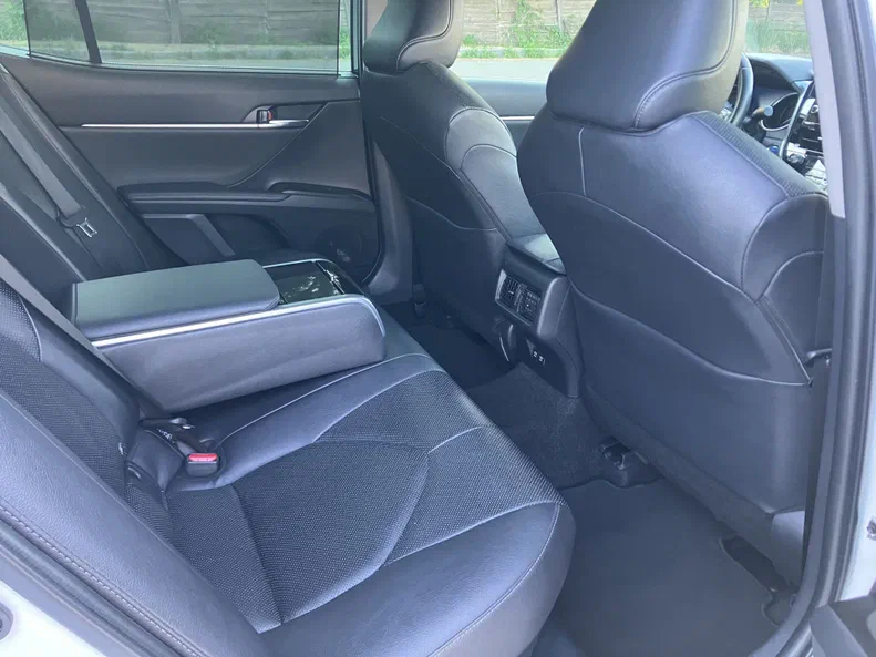 Toyota Camry 2021 - 11