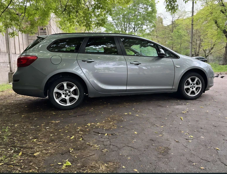 Opel Astra 2011 - 2