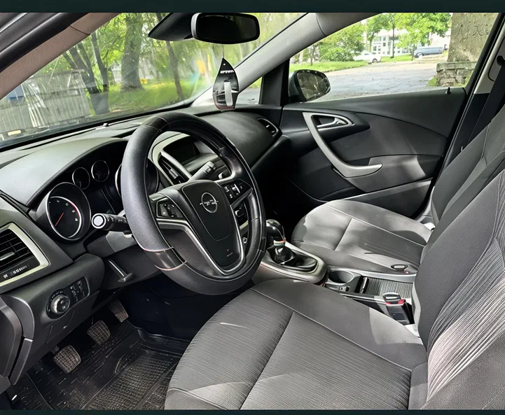 Opel Astra 2011 - 4