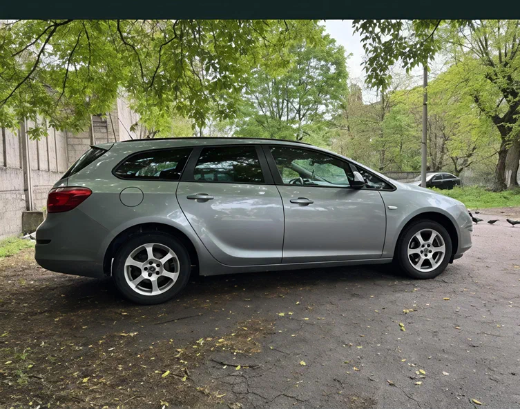 Opel Astra 2011 - 1
