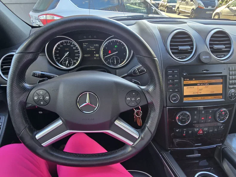 Mercedes-Benz M-Клас 2010 - 0