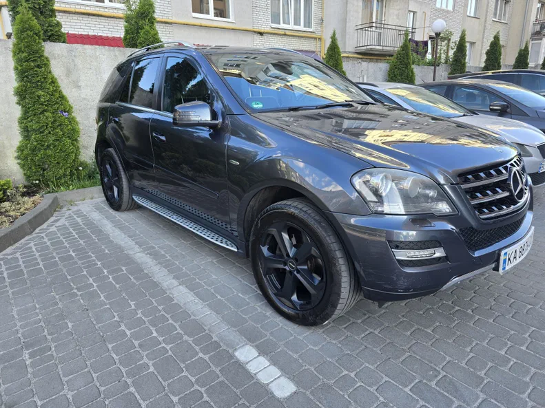 Mercedes-Benz M-Клас 2010 - 13