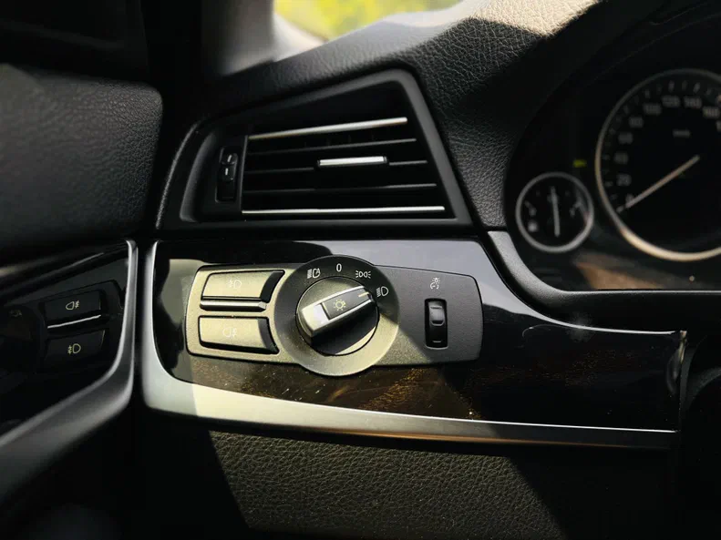 BMW 5 серія 2013 - 12