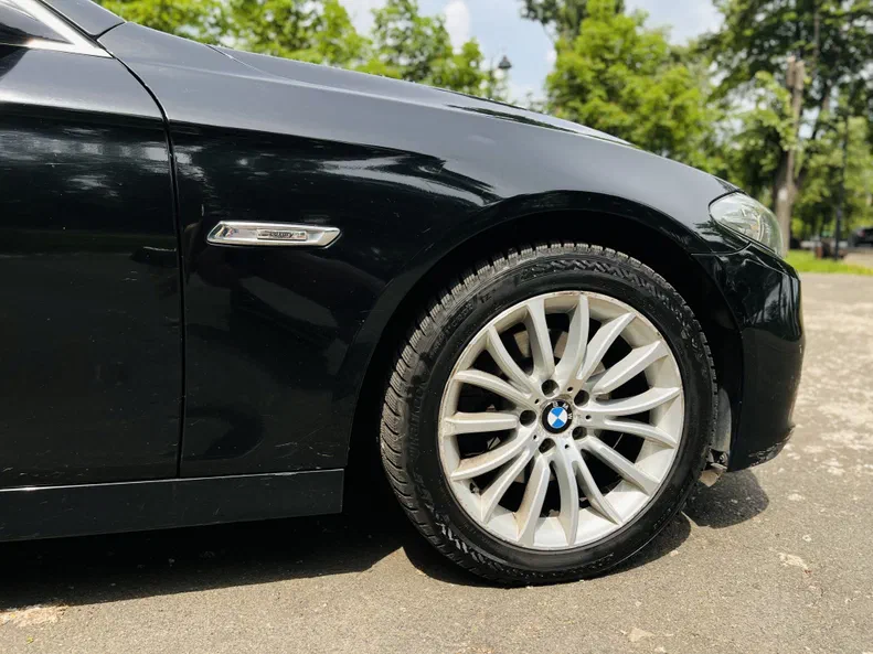 BMW 5 серія 2013 - 19