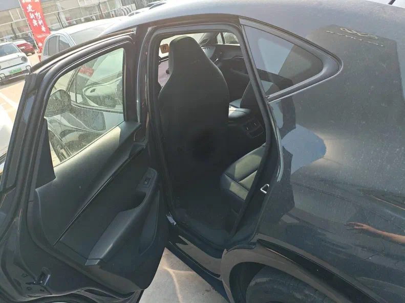 Volkswagen ID.Unyx 06 2025 - 5