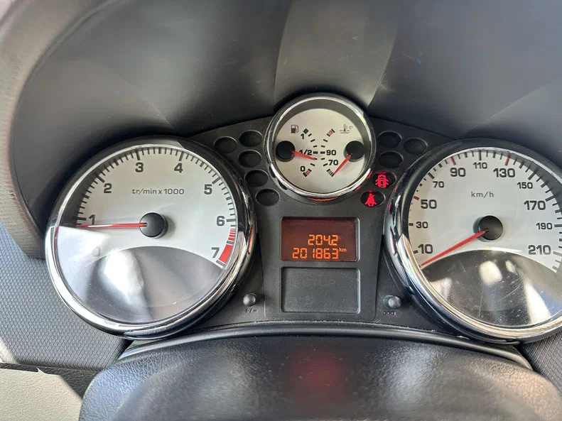 Peugeot 207 2011 - 13