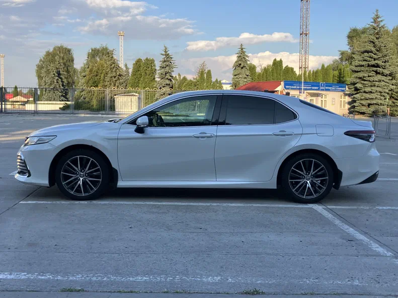 Toyota Camry 2021 - 6