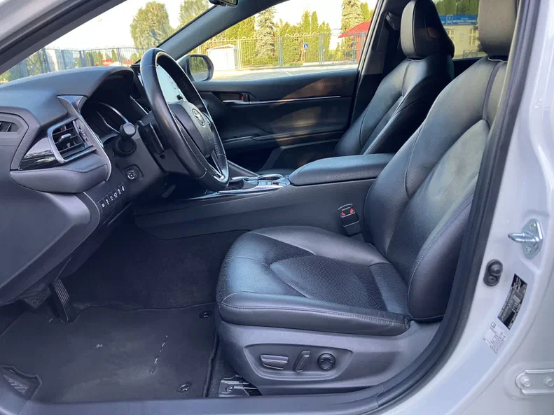 Toyota Camry 2021 - 8
