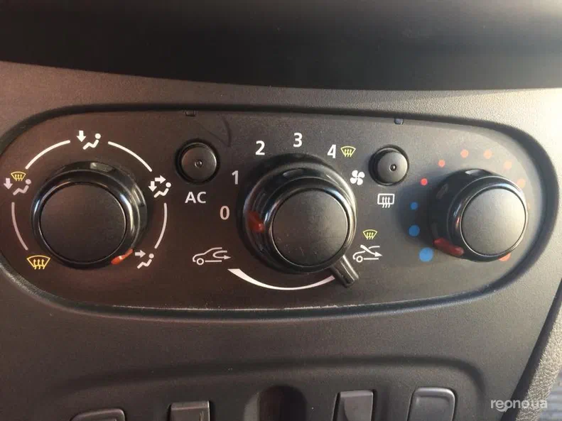 Renault Logan 2013 - 15