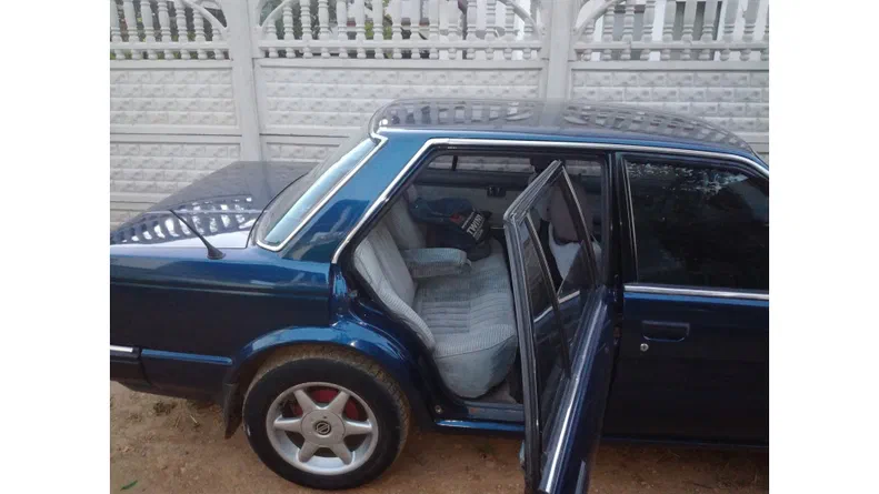 Nissan Bluebird 1985 - 5