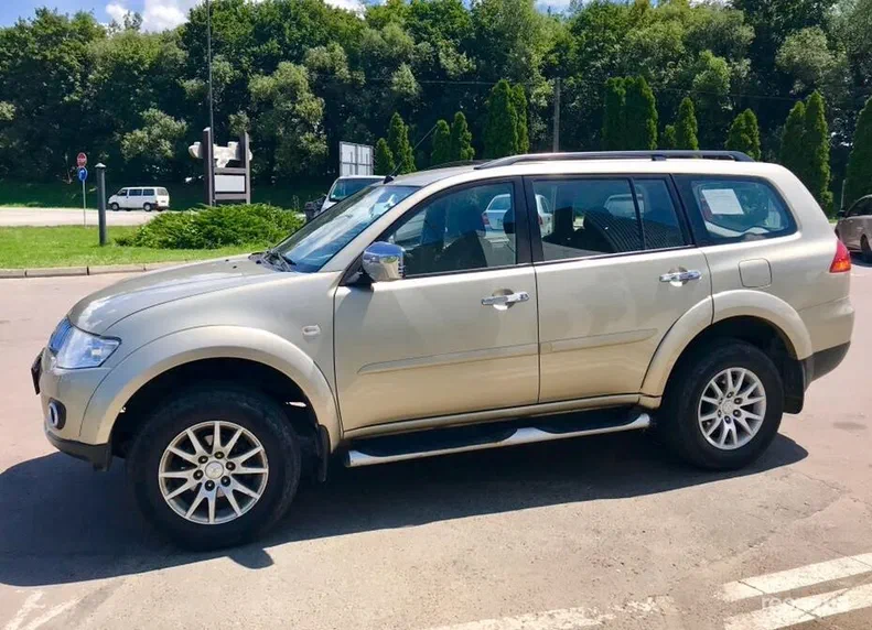 Mitsubishi Pajero Sport 2011