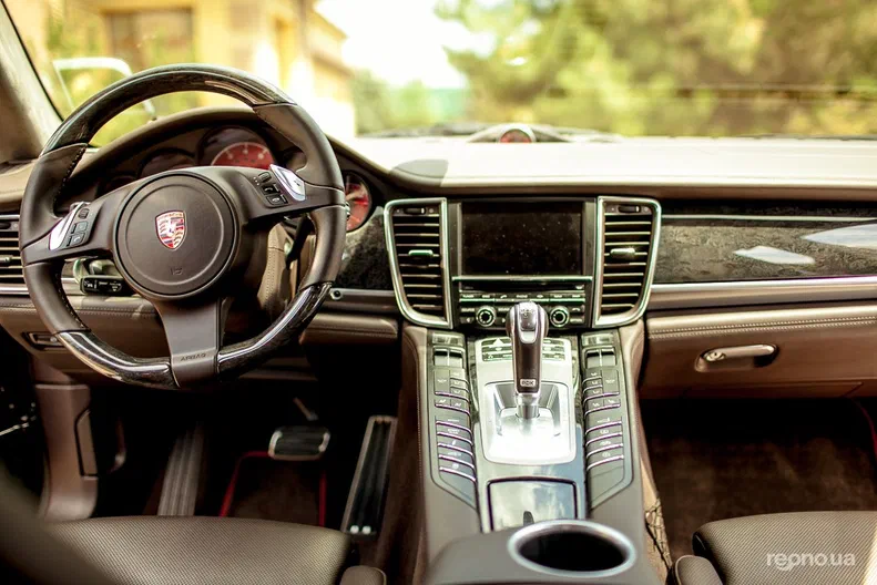 Porsche Panamera 2010 - 19